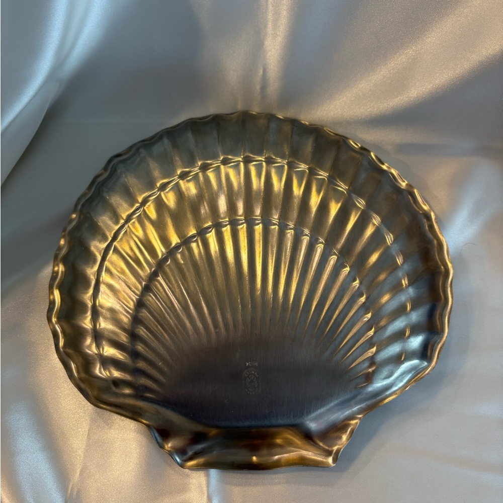 Gorham Pewter Shell Serving Tray - Shiny Silver Finish - Picture 4 of 10